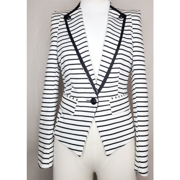 Forever 21 Jackets & Blazers - Forever 21 White Striped Blazer